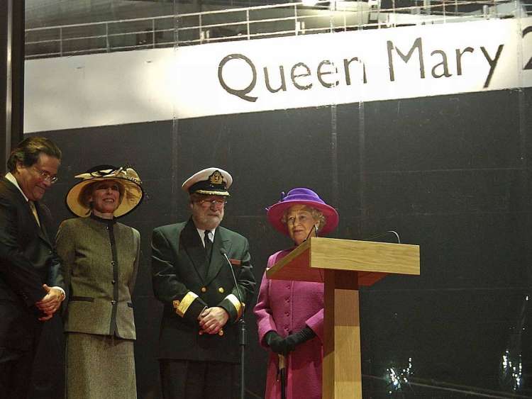 Queen Elizabeth II launches Queen Mary 2.